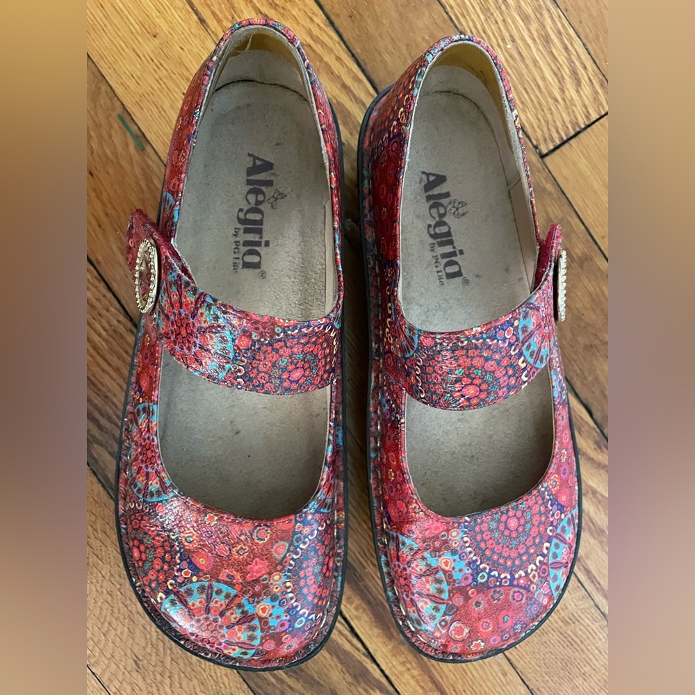 Alegria Paloma Mary Jane Clog in Red Kaleidoscope pattern - size 37